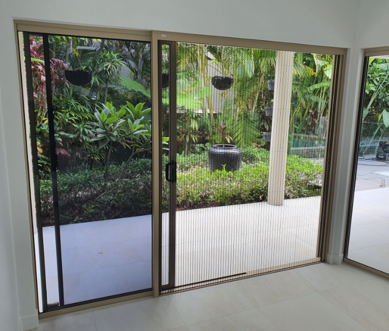 outdoor-retractable-screens-3