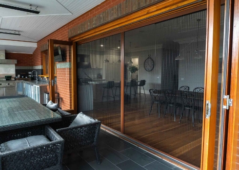 outdoor-retractable-screens