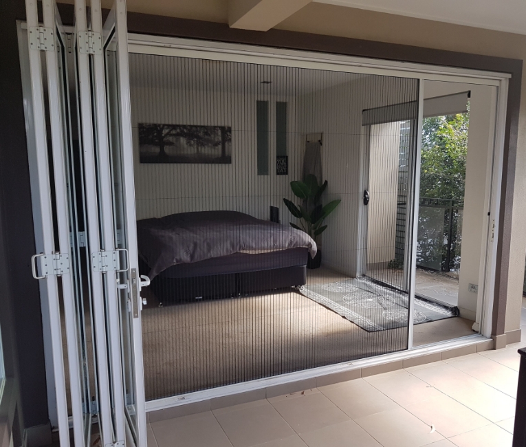 retractable screen for bifold doors-2