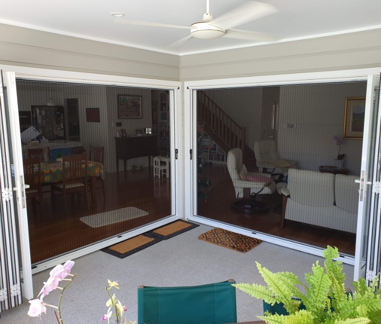 retractable screen for bifold doors-3