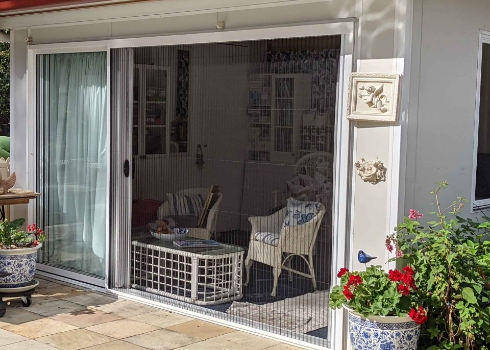 retractable-screen-for-double-doors